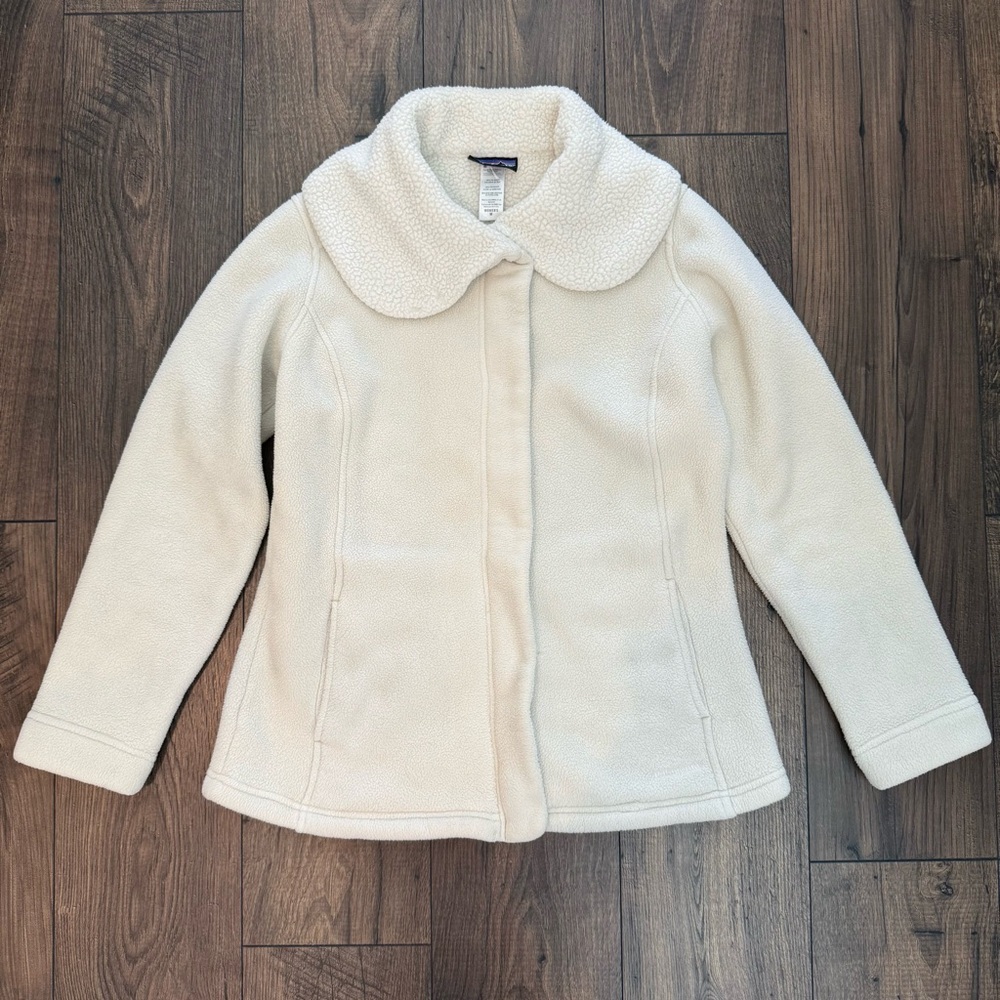 Patagonia Arctic teddy fleece jacket women’s size M cream color zip and button
